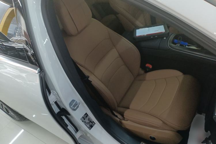Used Mercedes-Benz E-Class New Energy 2024 E 350 e L Plug-in Hybrid Sports Sedan Right Front Seat