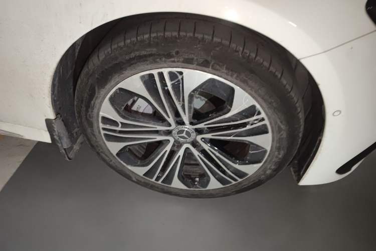 Used Mercedes-Benz E-Class New Energy 2024 E 350 e L Plug-in Hybrid Sports Sedan Right Front Wheel Hub