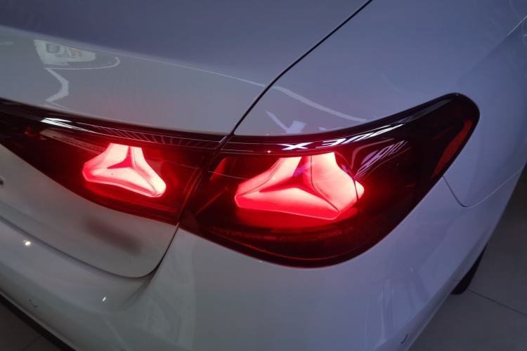 Used Mercedes-Benz E-Class New Energy 2024 E 350 e L Plug-in Hybrid Sedan Right Rear Taillight