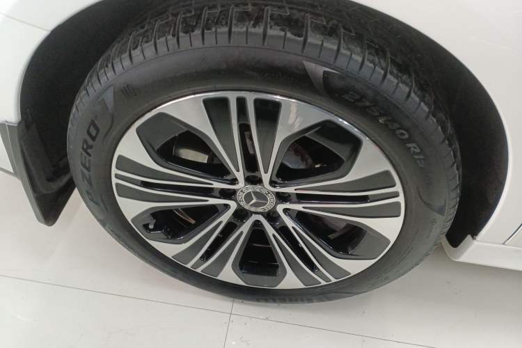 Used Mercedes-Benz E-Class New Energy 2024 E 350 e L Plug-in Hybrid Sports Sedan Right Rear Wheel Hub