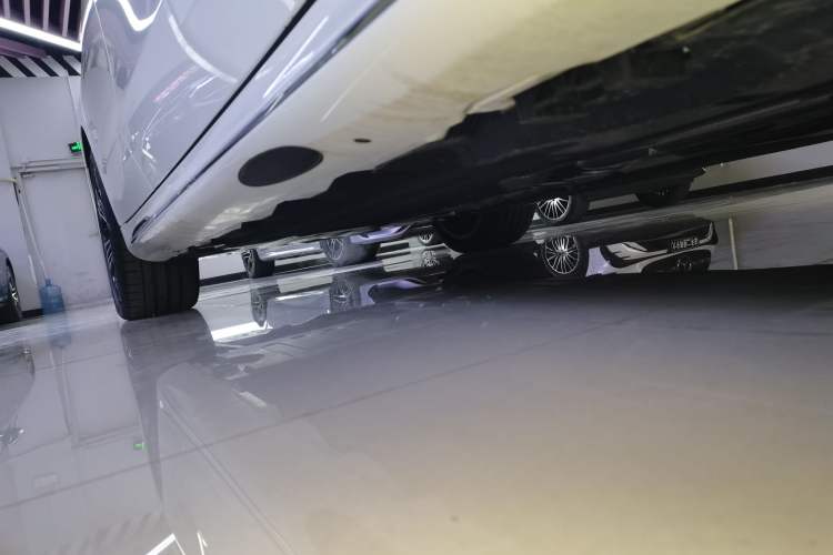 Used Mercedes-Benz E-Class New Energy 2024 E 350 e L Plug-in Hybrid Sedan Right Side Sill
