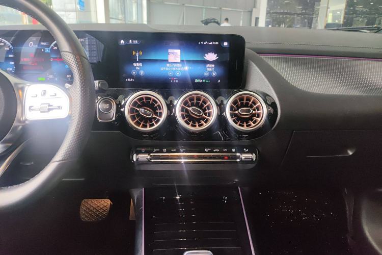 Used Mercedes-Benz EQA 2022 EQA 300 4MATIC Launch Edition Audio And AC Panel