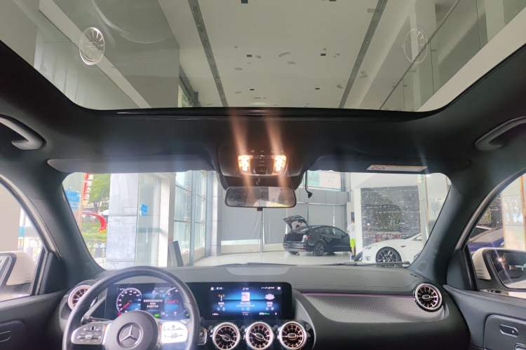 Used Mercedes-Benz EQA 2022 EQA 300 4MATIC Launch Edition Headliner