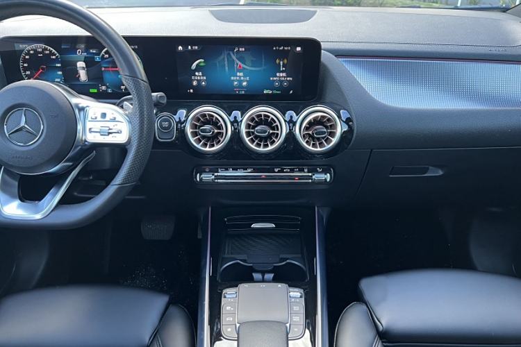 Used Mercedes-Benz EQA 2022 EQA 300 4MATIC Launch Edition Interior 2