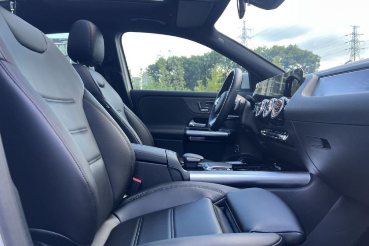 Used Mercedes-Benz EQA 2022 EQA 300 4MATIC Launch Edition Interior 3
