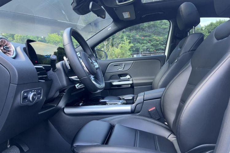Used Mercedes-Benz EQA 2022 EQA 300 4MATIC Launch Edition Interior 4