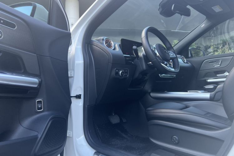 Used Mercedes-Benz EQA 2022 EQA 300 4MATIC Launch Edition Interior 5
