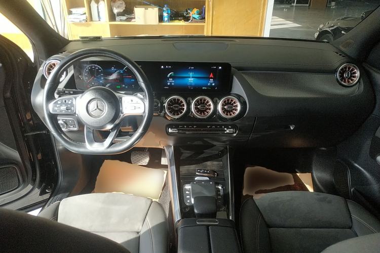 Used Mercedes-Benz EQA 2022 EQA 300 4MATIC Launch Edition Center Console