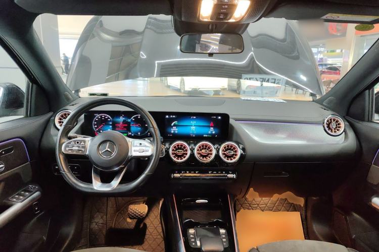Used Mercedes-Benz EQA 2022 EQA 300 4MATIC Launch Edition Center Console