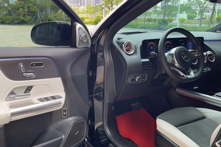 Used Mercedes-Benz EQA 2022 EQA 300 4MATIC Launch Edition Driver Seat