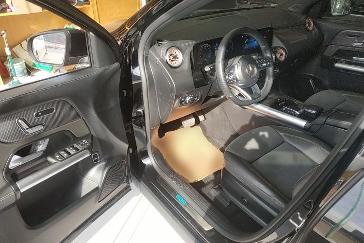 Used Mercedes-Benz EQA 2022 EQA 300 4MATIC Launch Edition Driver Seat