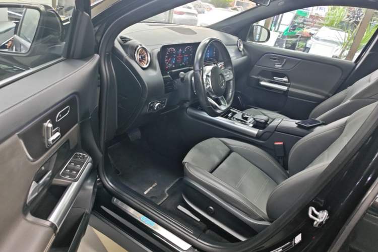 Used Mercedes-Benz EQA 2022 EQA 300 4MATIC Launch Edition Driver Seat