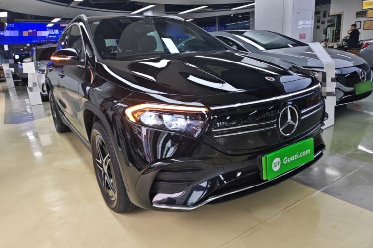 Used Mercedes-Benz EQA 2022 EQA 300 4MATIC Launch Edition Front Right 45 Deg