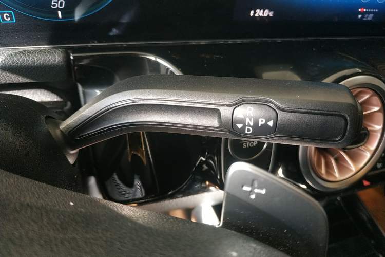 Used Mercedes-Benz EQA 2022 EQA 300 4MATIC Launch Edition Gear Lever