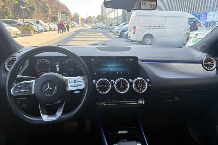 Used Mercedes-Benz EQA 2022 EQA 300 4MATIC Launch Edition Interior 1