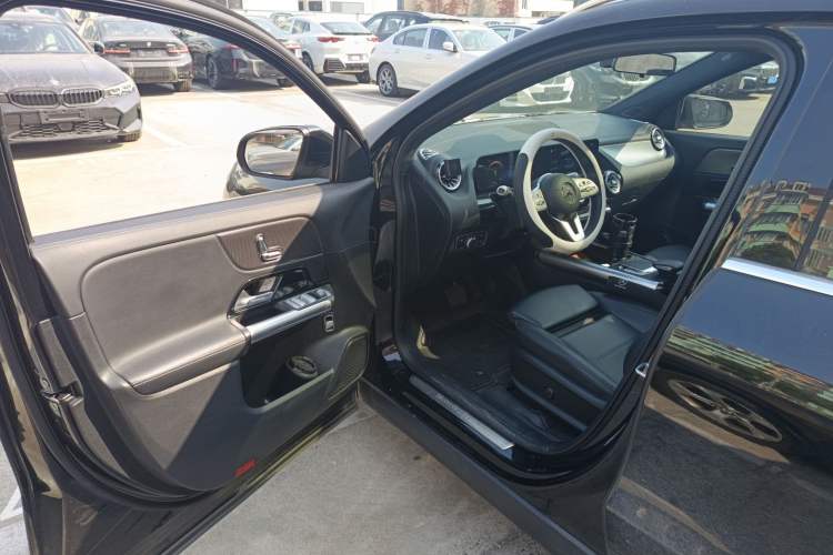 Used Mercedes-Benz EQA 2022 EQA 260 Interior 3