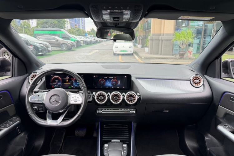 Used Mercedes-Benz EQA 2022 EQA 300 4MATIC Launch Edition Interior 4
