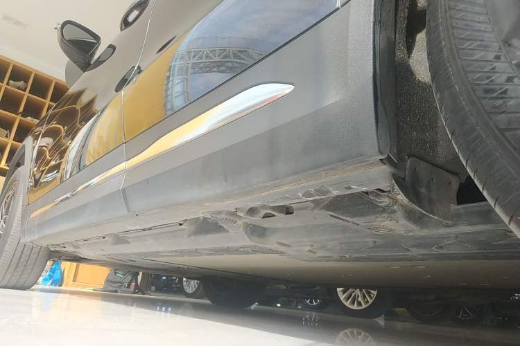 Used Mercedes-Benz EQA 2022 EQA 300 4MATIC Launch Edition Left Side Sill