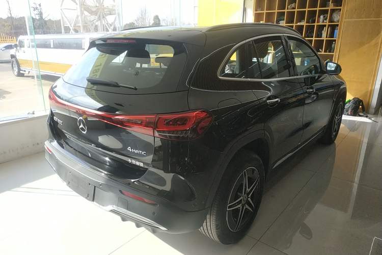 Used Mercedes-Benz EQA 2022 EQA 300 4MATIC Launch Edition Rear Right 45 Deg