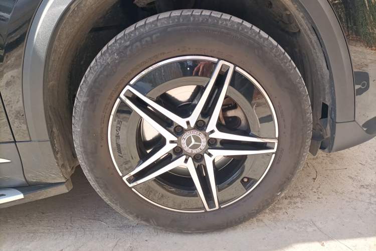 Used Mercedes-Benz EQA 2022 EQA 300 4MATIC Launch Edition Right Front Wheel Hub