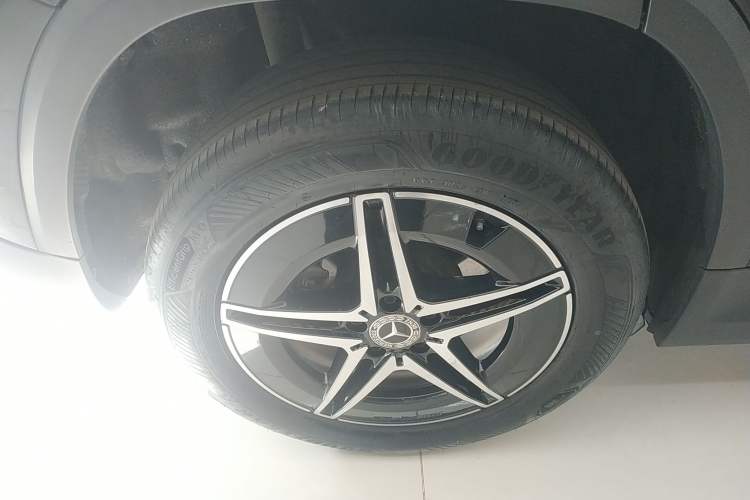 Used Mercedes-Benz EQA 2022 EQA 300 4MATIC Launch Edition Right Rear Wheel Hub