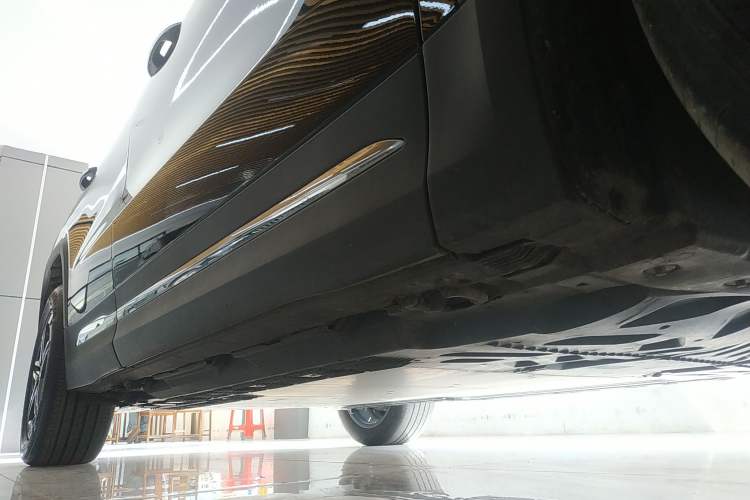 Used Mercedes-Benz EQA 2022 EQA 300 4MATIC Launch Edition Right Side Sill
