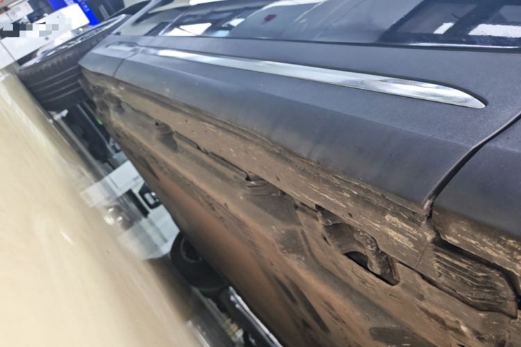 Used Mercedes-Benz EQA 2022 EQA 300 4MATIC Launch Edition Right Side Sill