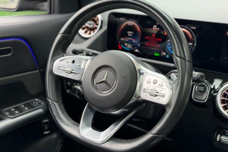 Used Mercedes-Benz EQA 2022 EQA 300 4MATIC Launch Edition Steering Wheel