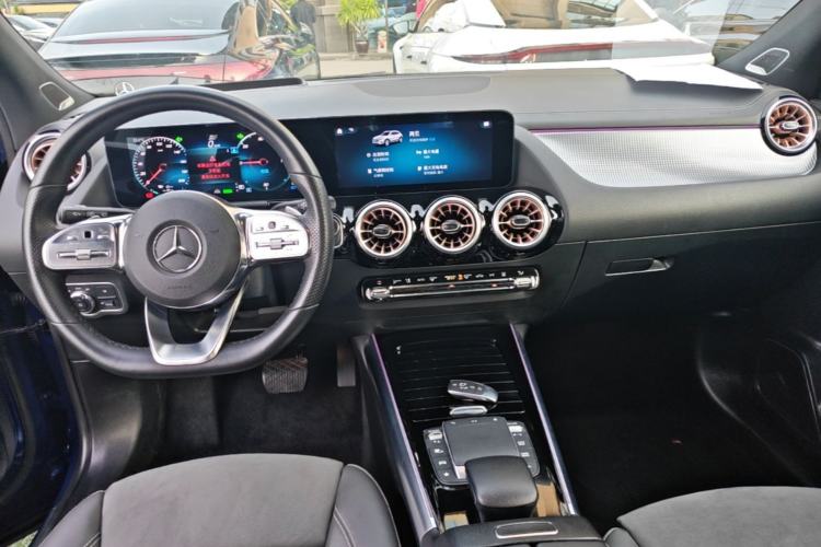 Used Mercedes-Benz EQA 2022 EQA 300 4MATIC Launch Edition Center Console