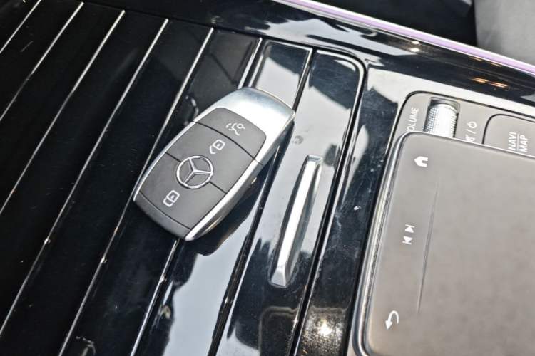 Used Mercedes-Benz EQA 2022 EQA 300 4MATIC Launch Edition Interior 1