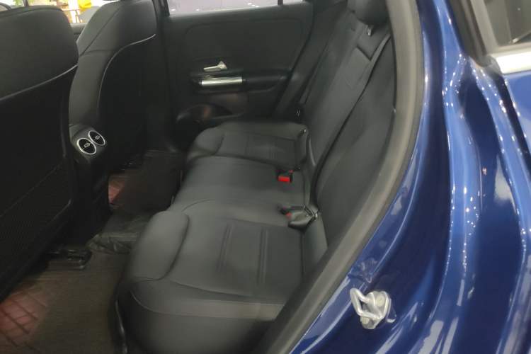 Used Mercedes-Benz EQA 2022 EQA 260 Interior 4
