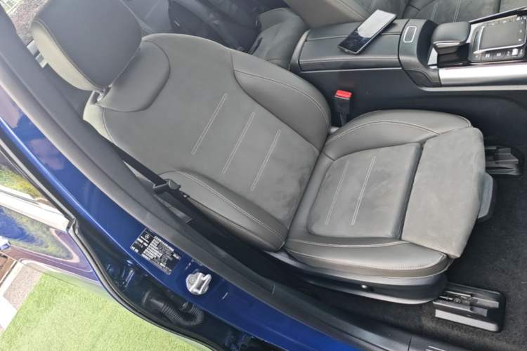 Used Mercedes-Benz EQA 2022 EQA 300 4MATIC Launch Edition Right Front Seat