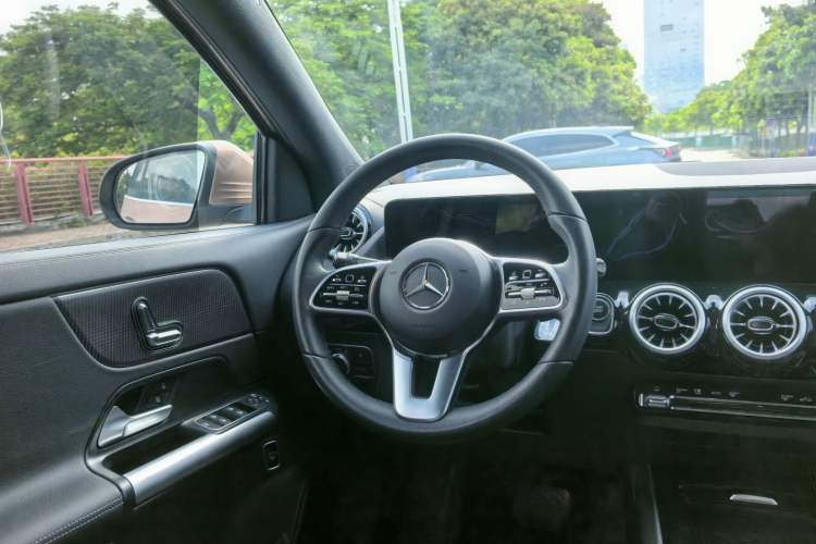 Used Mercedes-Benz EQA 2022 EQA 260 Interior 1