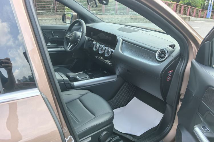 Used Mercedes-Benz EQA 2022 EQA 260 Interior 10