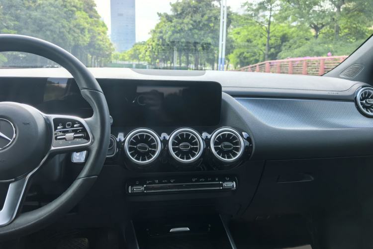 Used Mercedes-Benz EQA 2022 EQA 260 Interior 5