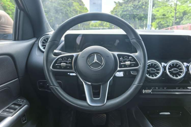 Used Mercedes-Benz EQA 2022 EQA 260 Interior 6