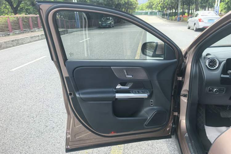 Used Mercedes-Benz EQA 2022 EQA 260 Interior 8
