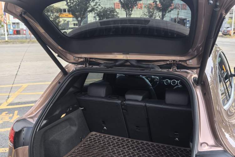 Used Mercedes-Benz EQA 2022 EQA 260 Interior 9