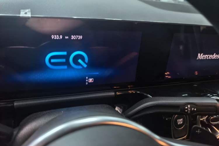 Used Mercedes-Benz EQA 2022 EQA 260 Odometer Close Up