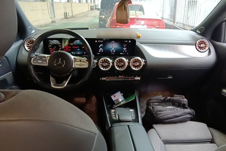 Used Mercedes-Benz EQA 2022 EQA 300 4MATIC Launch Edition Center Console