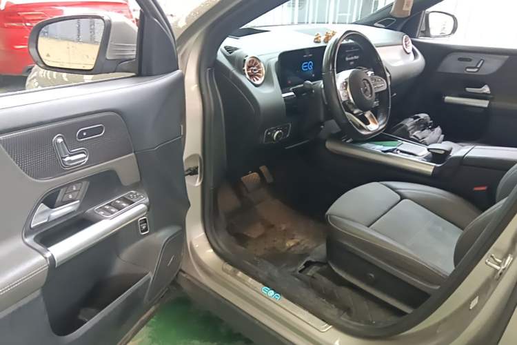 Used Mercedes-Benz EQA 2022 EQA 300 4MATIC Launch Edition Driver Seat