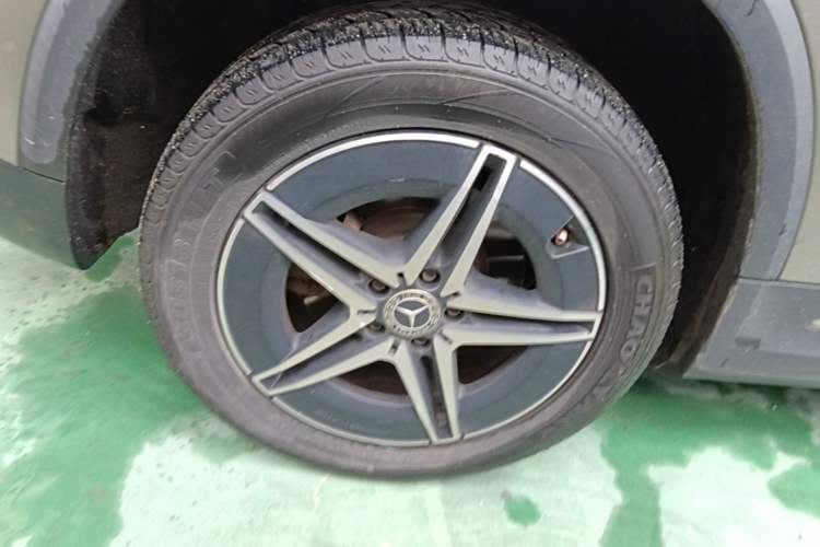 Used Mercedes-Benz EQA 2022 EQA 300 4MATIC Launch Edition Right Rear Wheel Hub