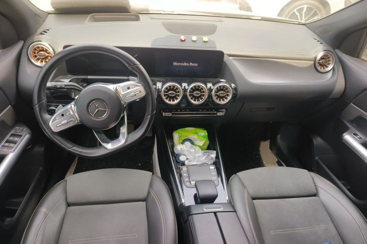 Used Mercedes-Benz EQA 2022 EQA 300 4MATIC Launch Edition Center Console