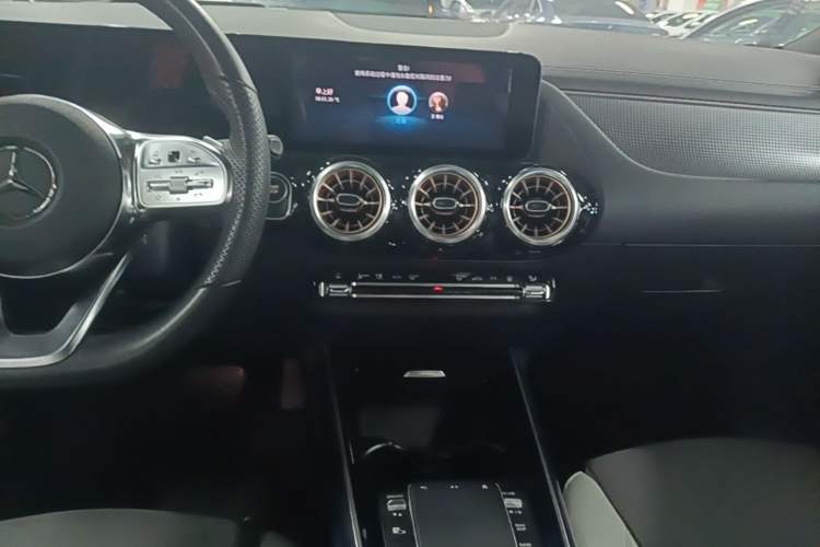 Used Mercedes-Benz EQA 2022 EQA 300 4MATIC Launch Edition Audio And AC Panel