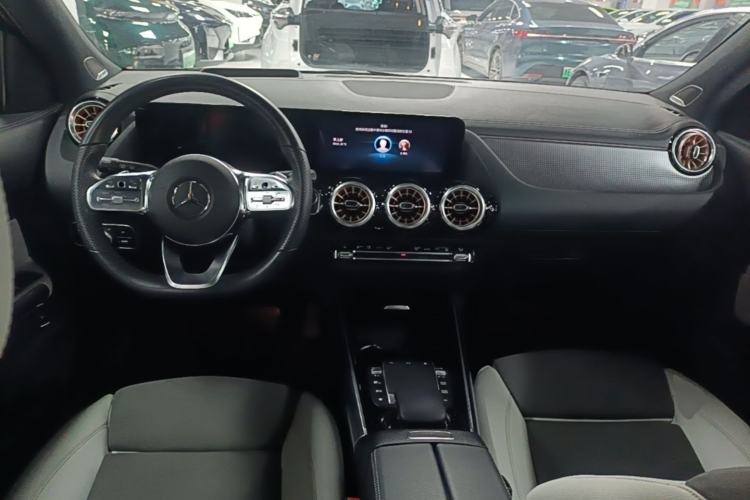 Used Mercedes-Benz EQA 2022 EQA 300 4MATIC Launch Edition Center Console