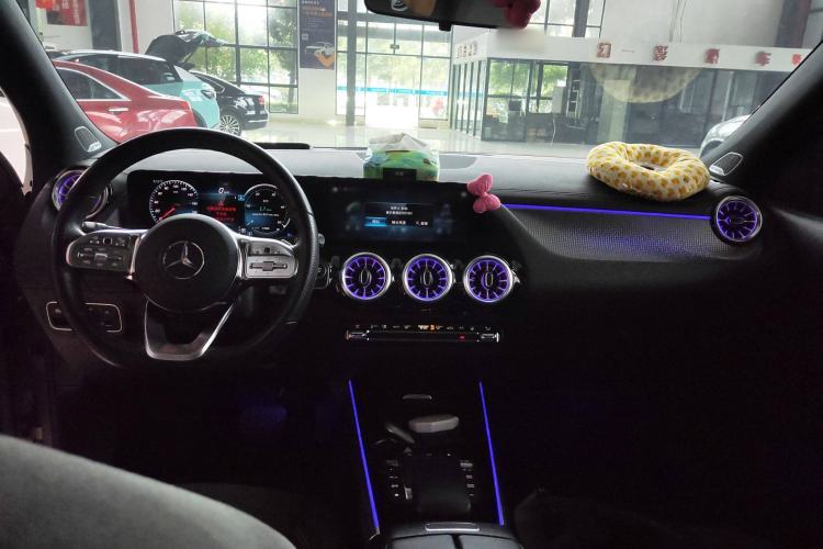 Used Mercedes-Benz EQA 2022 EQA 300 4MATIC Launch Edition Center Console