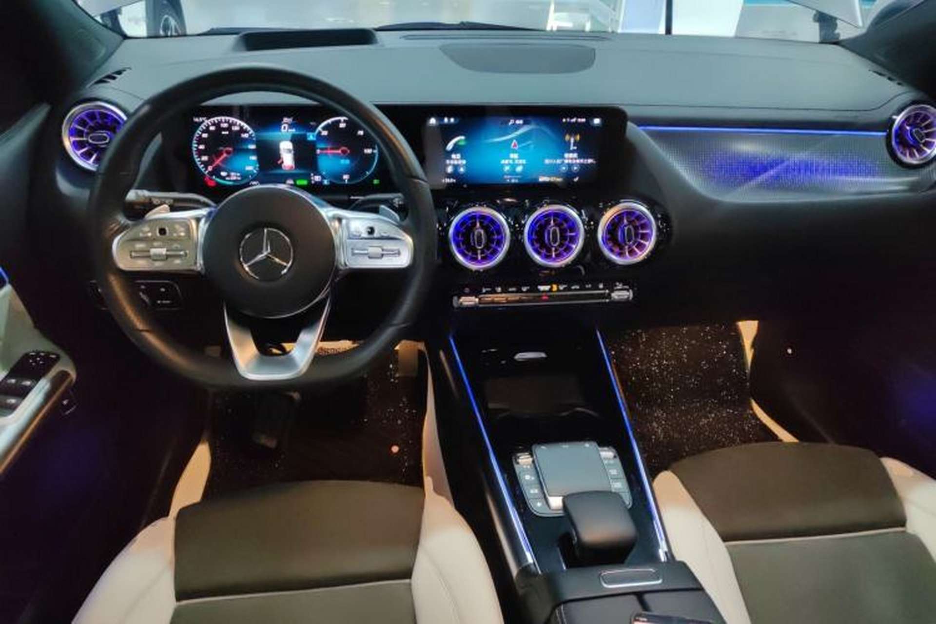 Used Mercedes-Benz EQA 2022 EQA 300 4MATIC Launch Edition Center Console