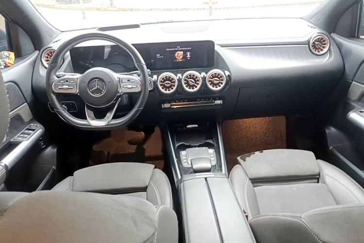 Used Mercedes-Benz EQA 2022 EQA 300 4MATIC Launch Edition Center Console