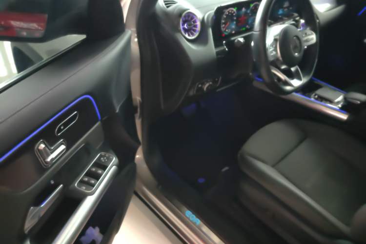 Used Mercedes-Benz EQA 2022 EQA 300 4MATIC Launch Edition Driver Seat