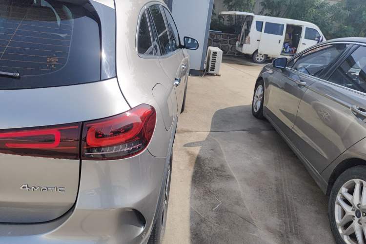 Used Mercedes-Benz EQA 2022 EQA 300 4MATIC Launch Edition Exterior 6